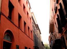 Vista fachada principal edificio y de la calle Madera nº 8 de Madrid en la que está ubicada la sede del IDAE